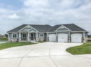 17808 Island Cir, Bennington, NE 68007