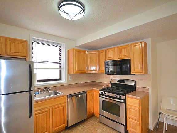 4th image of 145 Lincoln Ave APT 3C