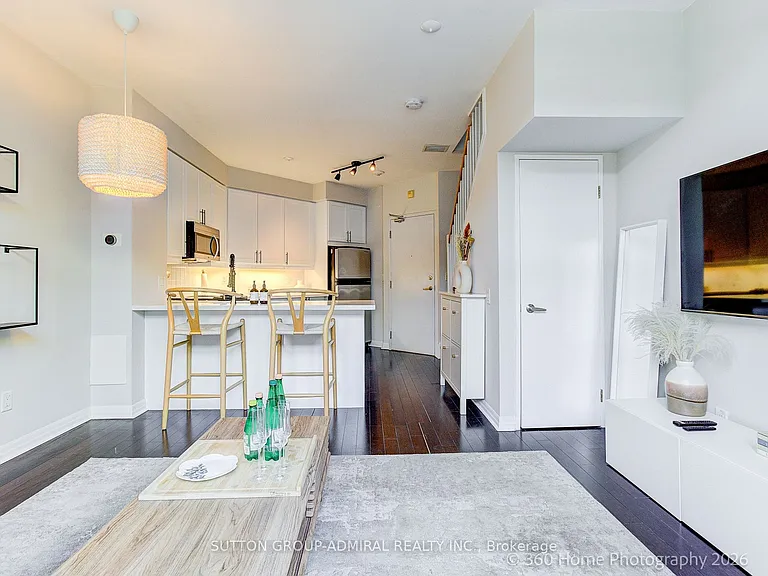 901 Queen St W #208 — Photo 5