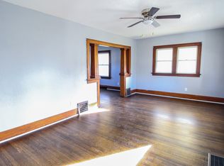 910 Center Point Rd NE, Cedar Rapids, IA 52402