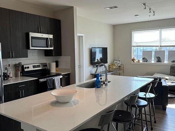 3rd image of 2202-1425 N Eagleson Ave #4