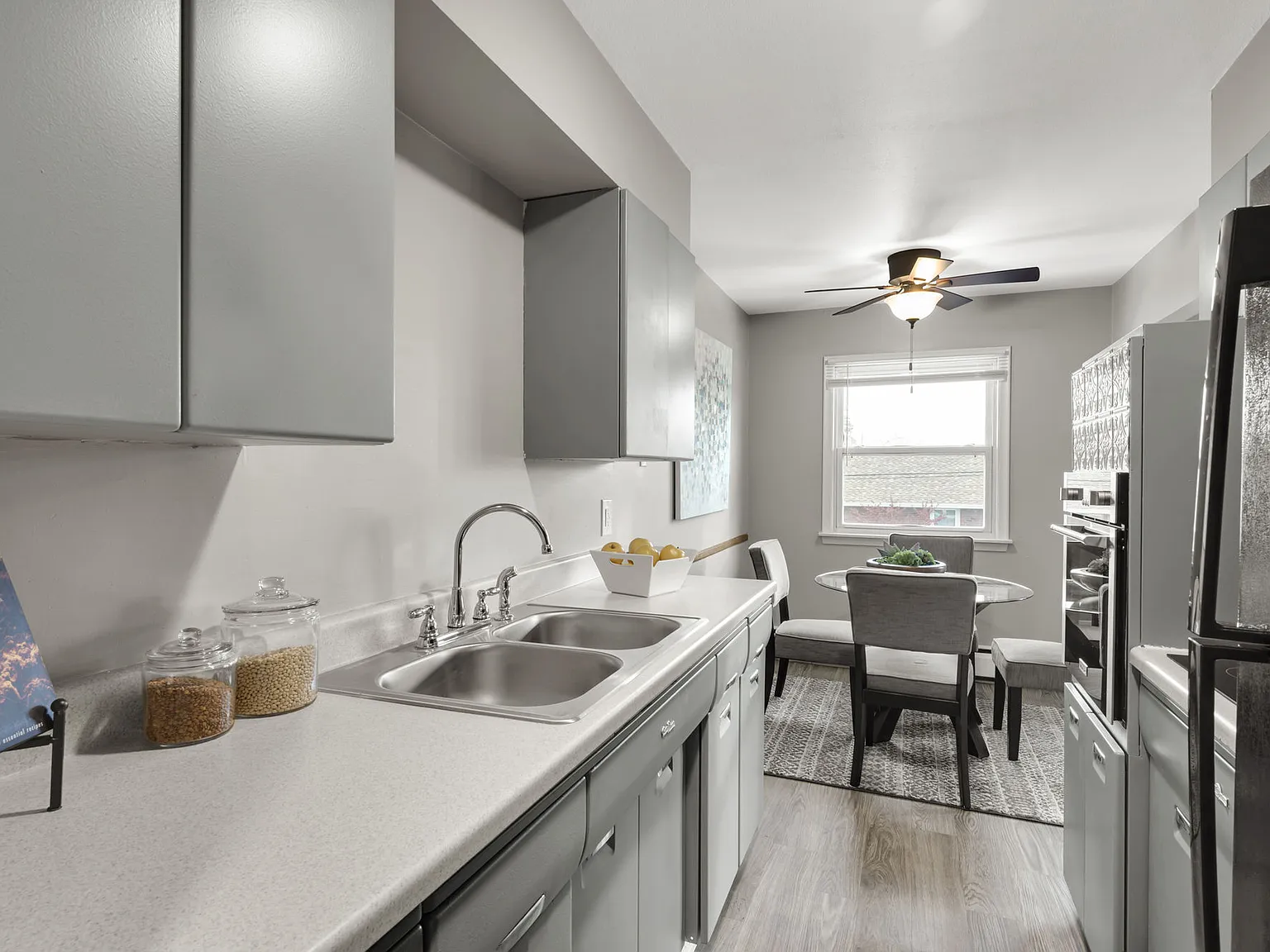 Brentwood Park Townhomes — Photo 3