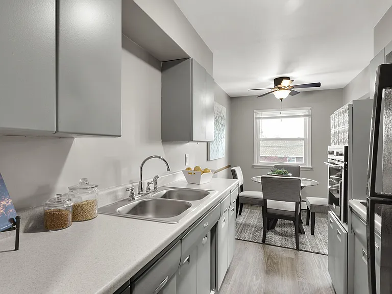 Brentwood Park Townhomes — Photo 3
