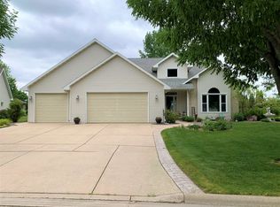 3273 Eastway Dr, Green Bay, WI 54311