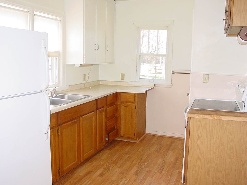 2nd image of 205 Lafayette Ave S