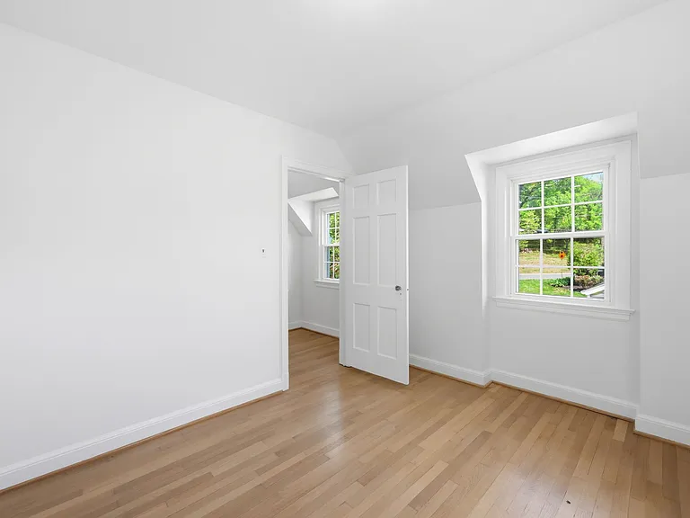 4453 S Dakota Ave NE — Photo 12