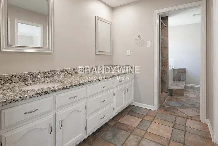 8606 Dena Cv W — Photo 12