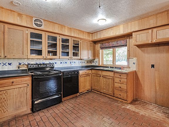 3rd image of 1863 28th St