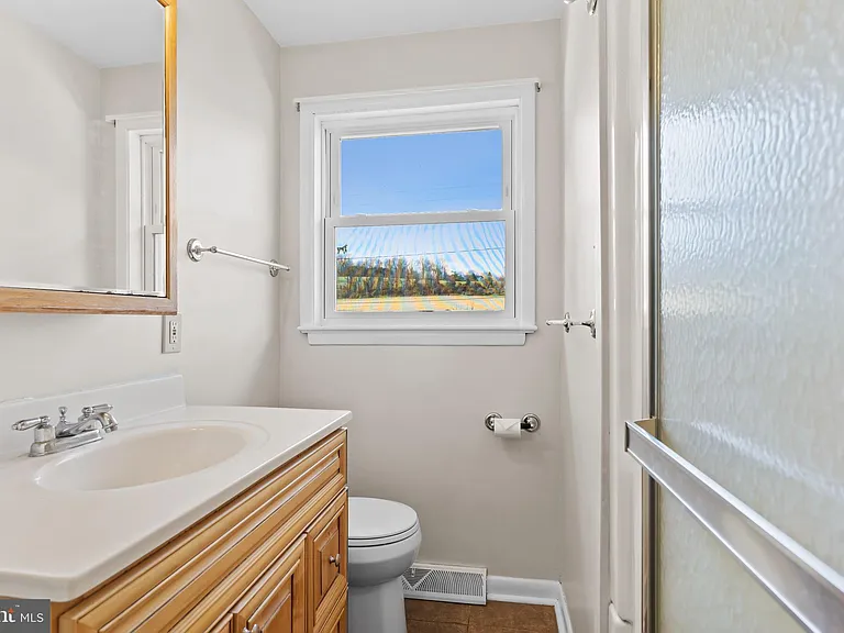 213 Sunset Dr — Photo 17
