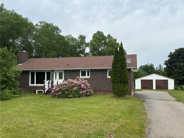 2182 Main St, Belledune, NB E8G 2M4