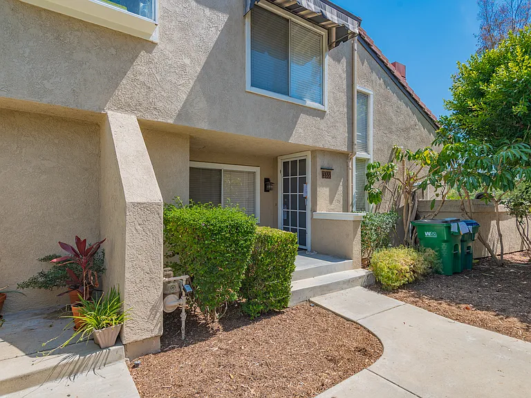 333 Stanford Ct — Photo 14
