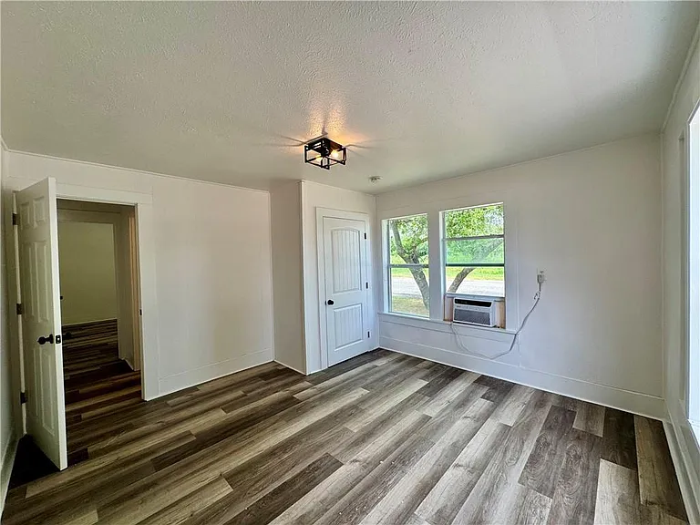 500 W Merriman St — Photo 11