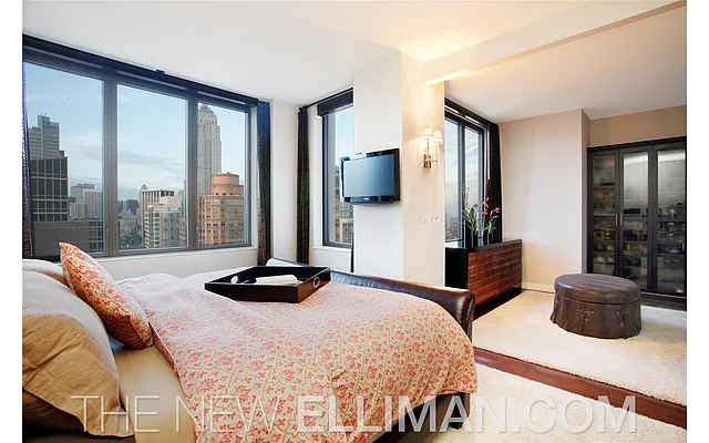 Sold by Douglas Elliman | media 24