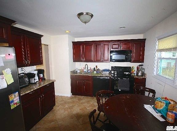 4th image of 519 Webster Ave