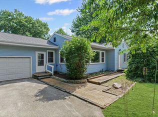 2016 Boudreau Dr, Urbana, IL