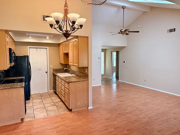 3rd image of 6213 Village 6
