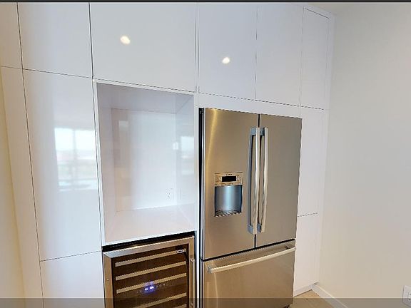 4th image of 215 N Saint Paul St #210