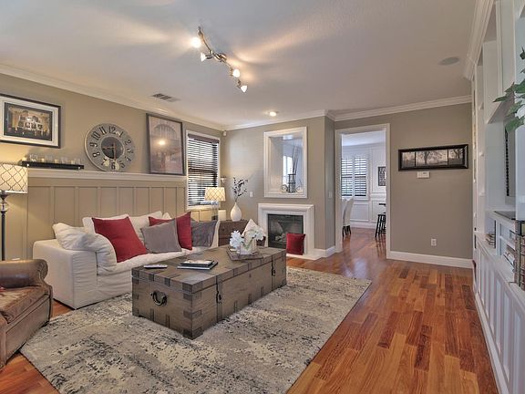 2nd image of 292 Azevedo Cir