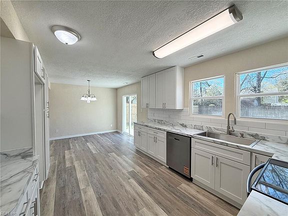 3rd image of 549 Holbrook Rd