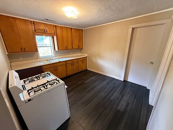 4th image of 515 Mountain View Ave