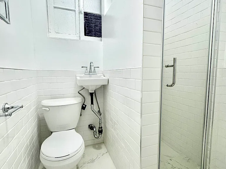 305 E 109th St #10 — Photo 6
