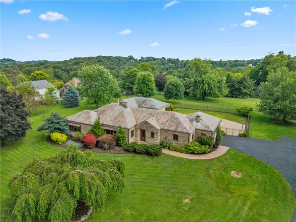 984 Center Oak Dr, Pittsburgh, PA 15237