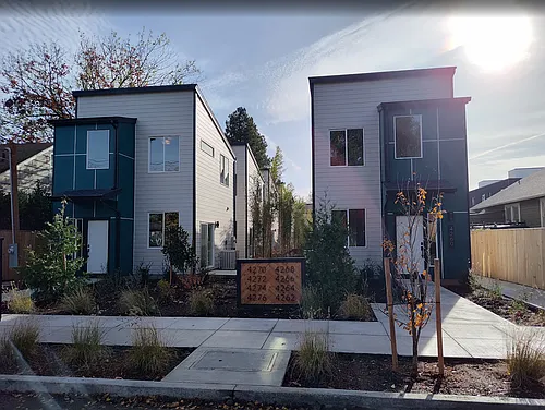 4276 NE Going St Photo 1