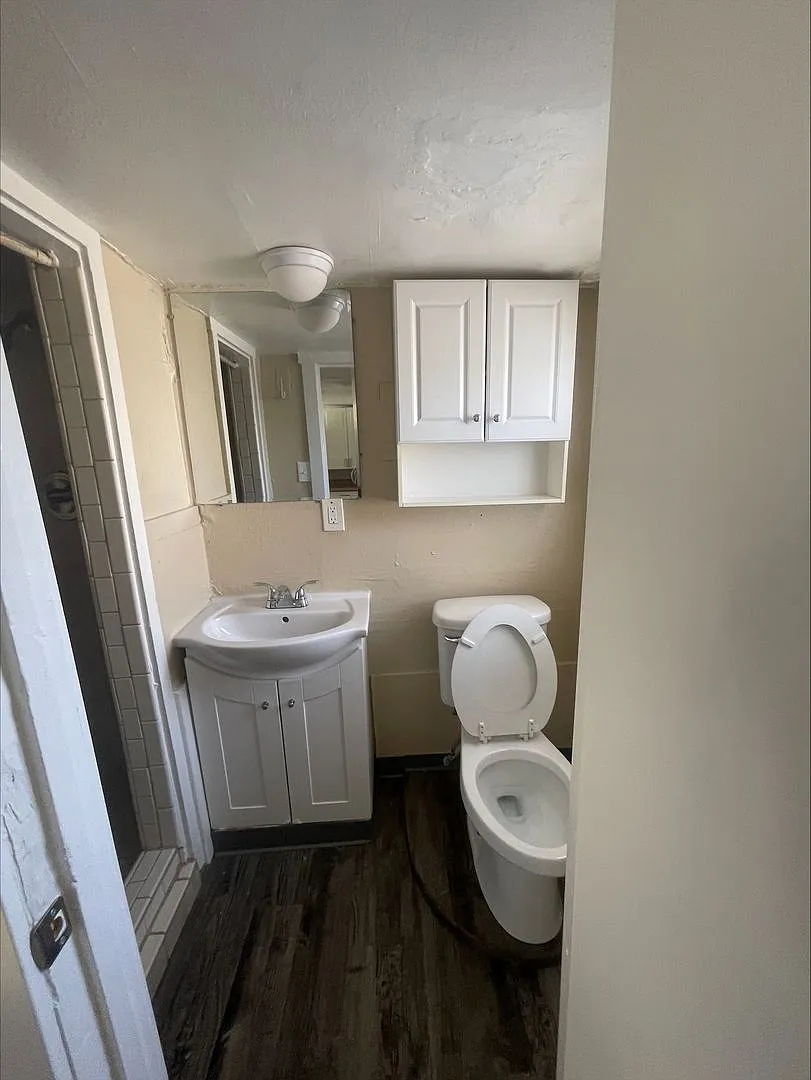 2 Bed 1 Bath Apartment $500 Move In Special — Photo 4