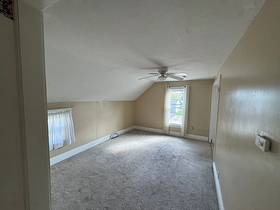 2nd image of 221 E Beecher St #2