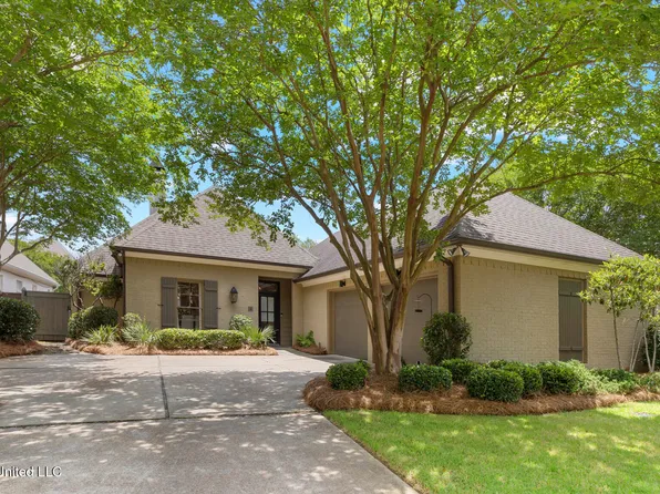 4 Waterford Pl, Jackson, MS 39211