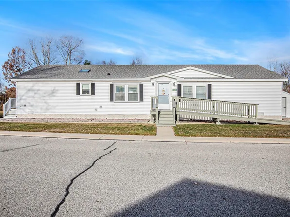 529 Swan Creek Ct, Kimball, MI 48074