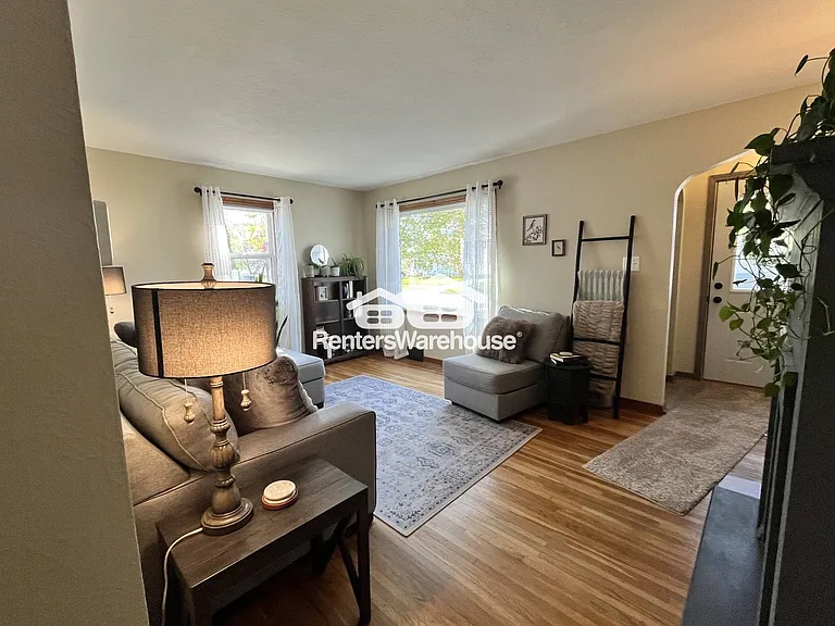 2111 1st Ave SE — Photo 4