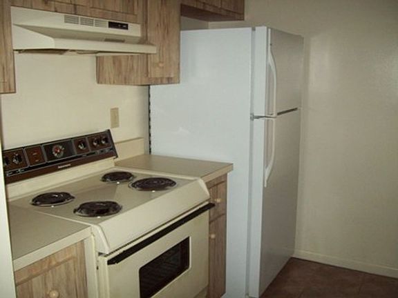 5th image of 670 SE 28th Pl
