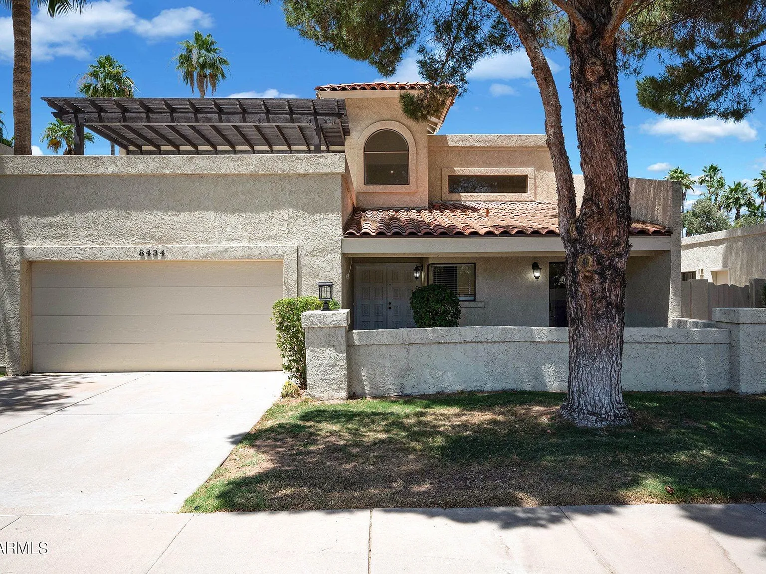 3 bed, 2.5 bath, 2525 sqft, $3,795 — Photo 3