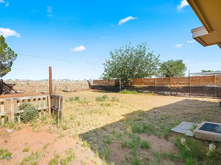 3977 Las Casitas Dr #B — Photo 23