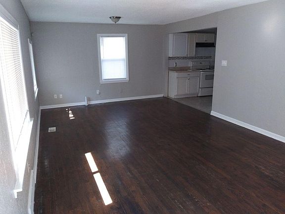 5th image of 8245 Flora Ave