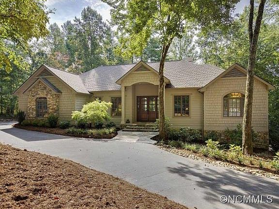 1st image of 301 Pine Forest Trce