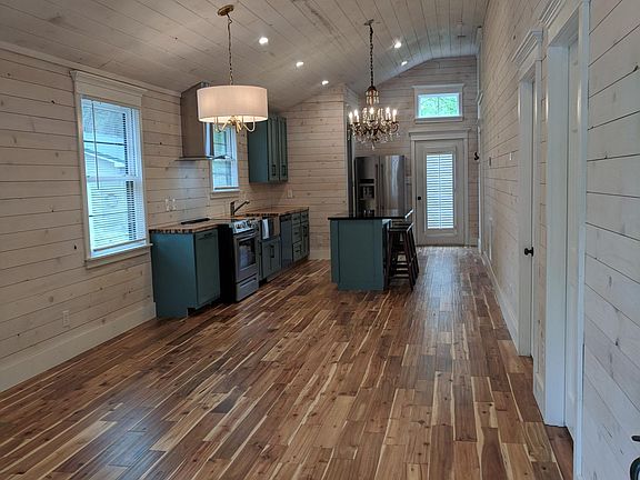 3rd image of 132 Forrest St