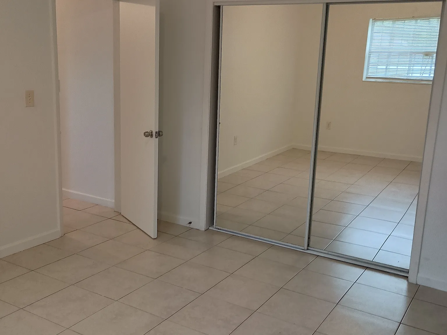 2 bed, 1000 sqft, $2,200 — Photo 4