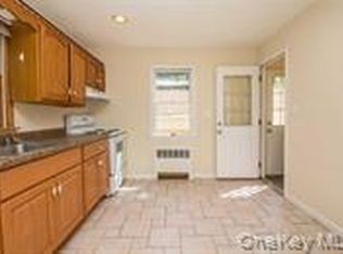 1088 Park Ave, Huntington, NY 11743