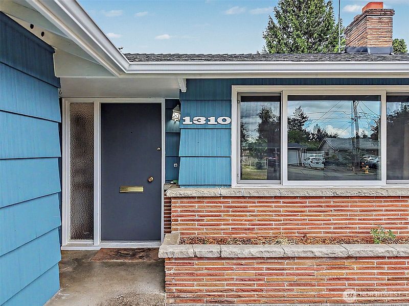 4th image of 1310 24th Street SE