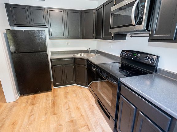 Large table-space kitchen