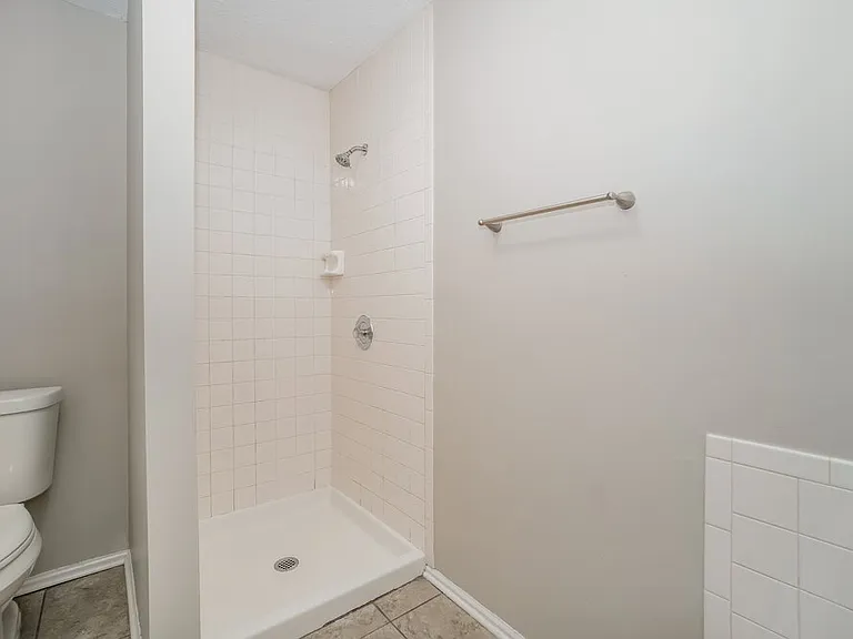 593 Bridgewater Ct — Photo 14