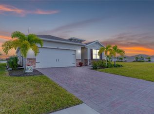 607 Parkshore Lake Ave, Cape Coral, FL 33993