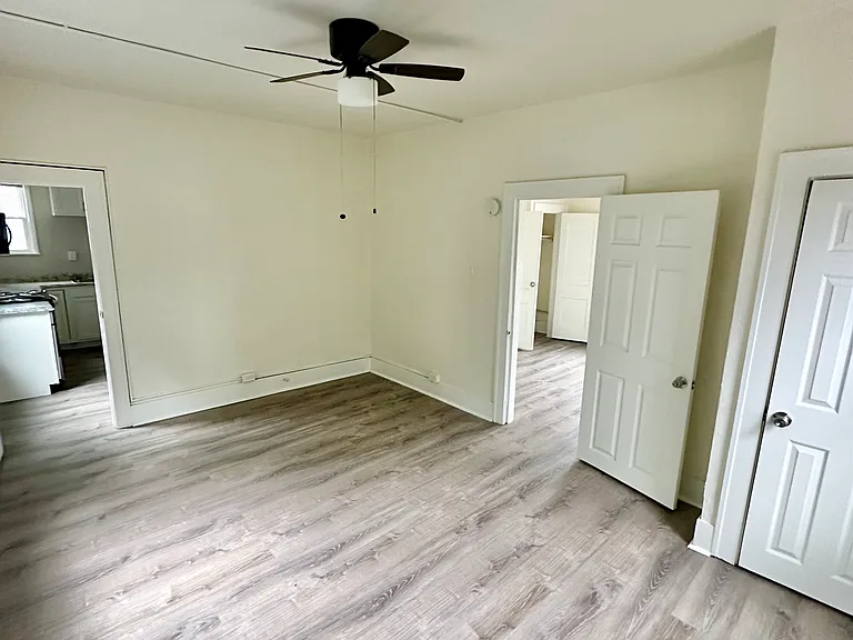 601 Olive Ln #2R — Photo 4