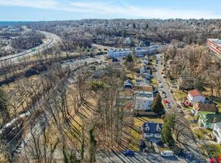8 Charlotte St, Yonkers, NY 10710