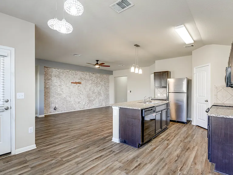 5800 Montrelia Dr — Photo 17