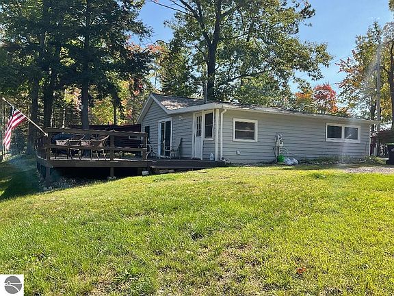 5th image of 256 W Lake Dr