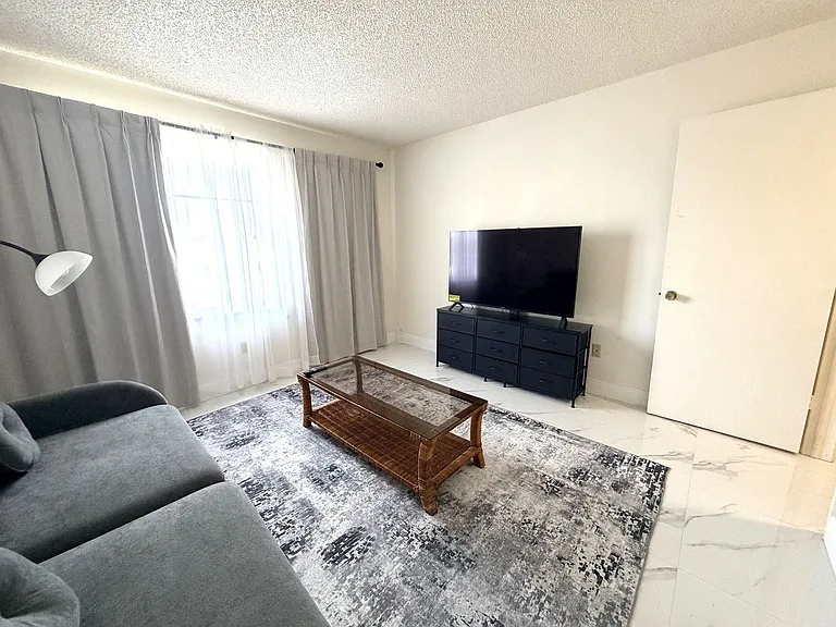 7050 Nantucket Cir #6 — Photo 18