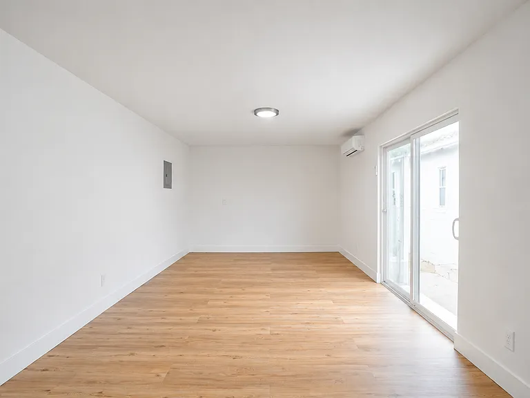 669 E G St — Photo 11